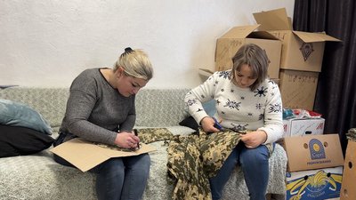На Тернопільщині жінки організували волонтерський швейний цех На Тернопільщині жінки організували волонтерський швейний цех