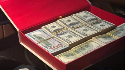У нардепа з Хмельниччини Сергія Лабазюка НАБУ проводить обшук: його підозрюють у підкупі топпосадовців У нардепа з Хмельниччини Сергія Лабазюка НАБУ проводить обшук: його підозрюють у підкупі топпосадовців