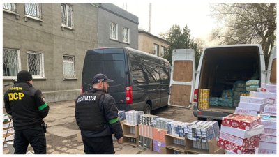 На Запоріжжі виявили автівку, яка незаконно перевозила цигарки під виглядом гуманітарної допомоги