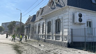 «Уламків дуже багато»: які наслідки обстрілу Кременчука армією РФ «Уламків дуже багато»: які наслідки обстрілу Кременчука армією РФ