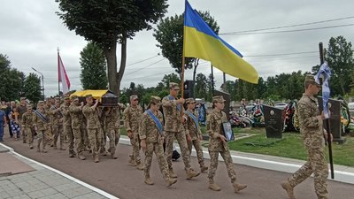Захищав східні рубежі: на Смолянському військовому кладовищі Житомира попрощалися із Олегом Прищепою