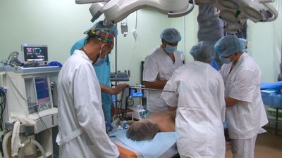 У Черкасах вперше провели пересадку кісткового мозку від напівсумісного донора У Черкасах вперше провели пересадку кісткового мозку від напівсумісного донора