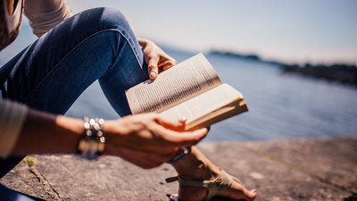 «Приміряти» на себе образ героя книги. У Дніпрі розпочався фотоконкурс «Дніпро читає-2020»