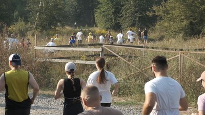 Три тисячі гривень для ЗСУ зібрали у Вінниці під час благодійного "Забігу незалежних" Три тисячі гривень для ЗСУ зібрали у Вінниці під час благодійного "Забігу незалежних"