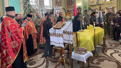На Тернопільщині попрощалися із військовослужбовцем Василем Паславським На Тернопільщині попрощалися із військовослужбовцем Василем Паславським