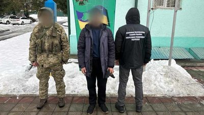 "Заховав паспорт у боксі з їжею": на Закарпатті затримали жителя Кривого Рогу, який намагався потрапити до Румунії