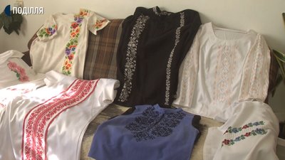 Зі слів майстрині, зараз вона перешиває візерунки зі старовинних сорочок та опановує техніку ручного пошиття одягу Зі слів майстрині, зараз вона перешиває візерунки зі старовинних сорочок та опановує техніку ручного пошиття одягу