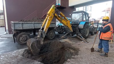 "Деяким трубам через три роки виповниться 100": як у Хмельницькому комунальники ліквідовують пориви водопроводу "Деяким трубам через три роки виповниться 100": як у Хмельницькому комунальники ліквідовують пориви водопроводу