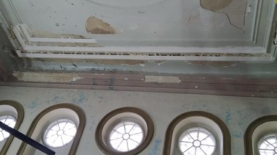 У Львові волонтери відновлюють ліпнину у синагозі XIX століття У Львові волонтери відновлюють ліпнину у синагозі XIX століття