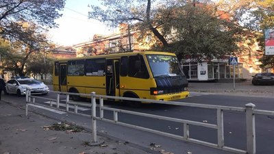 У середмісті Херсона маршрутка на переході насмерть збила чоловіка.ФОТО