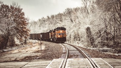 Укрзалізниця вже почала призначати додаткові потяги на 8 березня