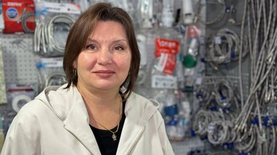 Олена у власному магазині