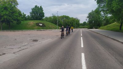 "Пересядь на велосипед– допоможи армії". Кропивницьких автомобілістів заохочували до економії пального