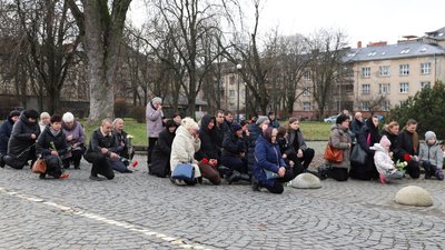В Ужгороді попрощалися з полеглим військовим Олексієм Проданом В Ужгороді попрощалися з полеглим військовим Олексієм Проданом