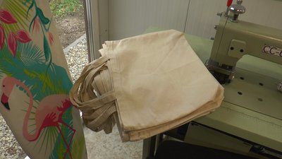 У Коломиї люди з інвалідністю на замовлення створюють екосумки У Коломиї люди з інвалідністю на замовлення створюють екосумки