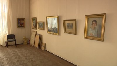 "Картини російських художників рятуємо від їхнього народу": Харківський худмузей після обстрілів "Картини російських художників рятуємо від їхнього народу": Харківський худмузей після обстрілів