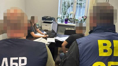 На Закарпатті двох працівників СБУ підозрюють в переправленні чоловіків за кордон