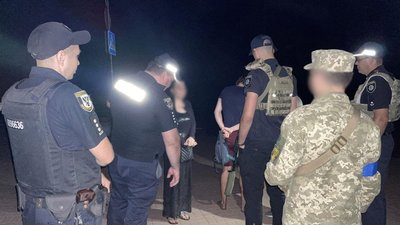 У Чернігові порушникам комендантської години вручили повістки У Чернігові порушникам комендантської години вручили повістки