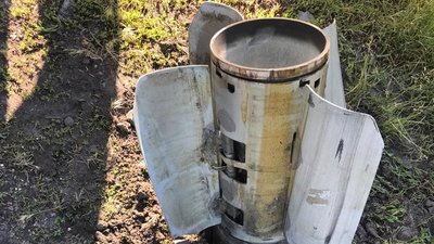 Росія обстріляла Золочів на Харківщині снарядами на парашутах Росія обстріляла Золочів на Харківщині снарядами на парашутах