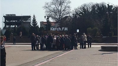 До окупованої Керчі масово звозять туристів - місцеві панікують