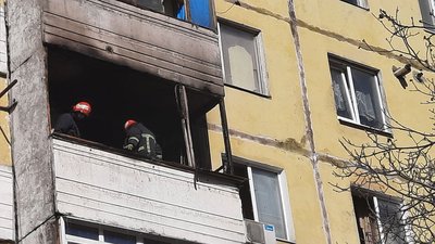 У Кропивницькому горить квартира. Двом мешканцям надають допомогу У Кропивницькому горить квартира. Двом мешканцям надають допомогу