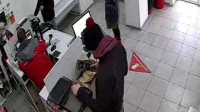 У Києві затримали шахрая, який підміняв посилки просто у відділеннях пошти