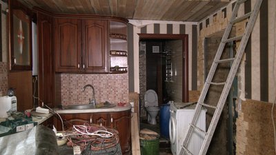 "Будівництво на мільйон по нинішніх цінах". Як люди в Кропивницькому відновлюють зруйновані "шахедом" будинки "Будівництво на мільйон по нинішніх цінах". Як люди в Кропивницькому відновлюють зруйновані "шахедом" будинки