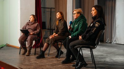 Виставу "Ні насильству" з глядачами обговорили психологи, представники служби у справах дітей Олександрійської міської ради та сектору ювенальної превенції Виставу "Ні насильству" з глядачами обговорили психологи, представники служби у справах дітей Олександрійської міської ради та сектору ювенальної превенції
