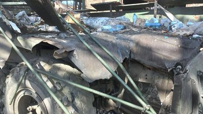 З'явились фото та відео наслідків обстрілу евакуаційного автомобіля на "Азовсталі"