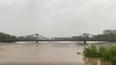 Розлився Дністер. На Прикарпатті перекрили дорогу Мукачево-Львів
