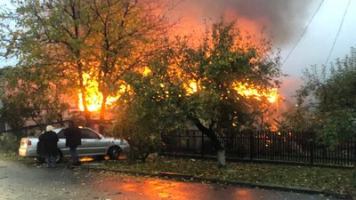 Пожежа, яка сталась унаслідок обстрілу Хмельницького