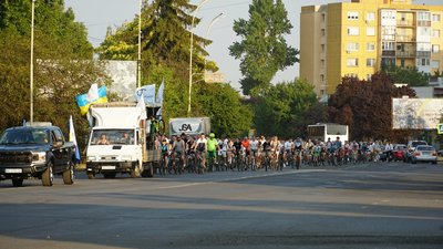 В Ужгороді відбувся благодійний велозаїзд "Big City Ride" В Ужгороді відбувся благодійний велозаїзд "Big City Ride"