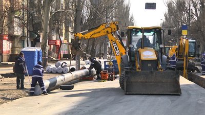 Воду людям не перекриватимуть: у Маріуполі міняють водогін Воду людям не перекриватимуть: у Маріуполі міняють водогін