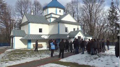 Громада села Похівки на Франківщині не може поділити церкву