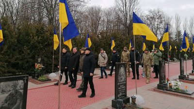 У Кропивницькому вшанували загиблих під час війни в Україні воїнів У Кропивницькому вшанували загиблих під час війни в Україні воїнів