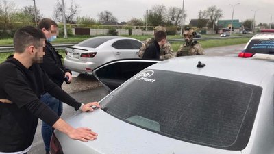 У розклеюванні листівок з погрозами угорцям на Закарпатті підозрюють киянина та двох жителів Дніпра У розклеюванні листівок з погрозами угорцям на Закарпатті підозрюють киянина та двох жителів Дніпра