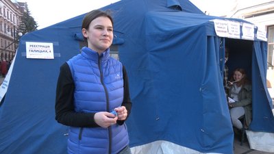 Як у Франківську наймолодша та найстарша волонтерки "Карітасу" допомагають переселенцям Як у Франківську наймолодша та найстарша волонтерки "Карітасу" допомагають переселенцям