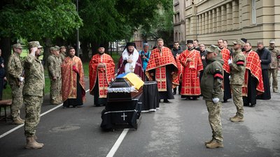 В Ужгороді попрощалися із захисником Юрієм Булецою В Ужгороді попрощалися із захисником Юрієм Булецою