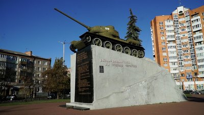 Танк на “Кругу” та таблички із радянською символікою приберуть із вулиць Чернігова: коли та хто має це зробити Танк на “Кругу” та таблички із радянською символікою приберуть із вулиць Чернігова: коли та хто має це зробити