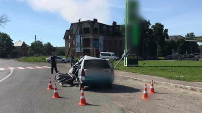 На Прикарпатті черкасець врізався в електроопору На Прикарпатті черкасець врізався в електроопору
