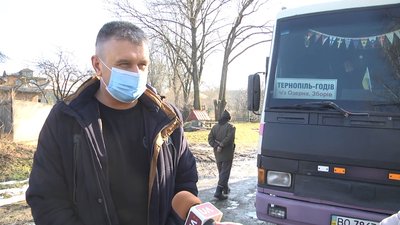 Жителі села на Тернопільщині звернулися до агрофірми, щоби ті відремонтували дорогу