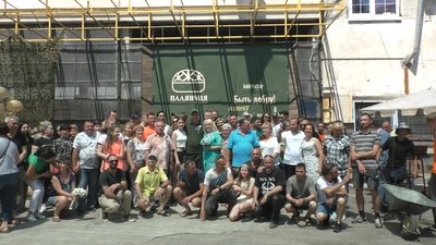 У Запорізькому волонтерському центрі влаштували весілля