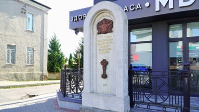 У місті на Волині оновили пам'ятні знаки на місці колишніх в'їзних брам У місті на Волині оновили пам'ятні знаки на місці колишніх в'їзних брам