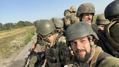 "Тільки ми можемо перемогти росіян, за нас це ніхто робити не буде": історія сержанта Ніксона, який служить в ТЦК "Тільки ми можемо перемогти росіян, за нас це ніхто робити не буде": історія сержанта Ніксона, який служить в ТЦК