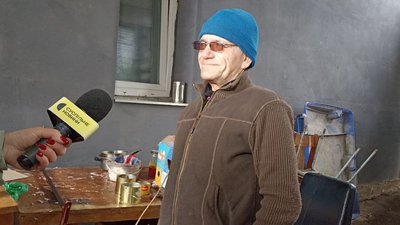 4000 окопних свічок за три місяці виготовив Василь Малецький з Центру обліку бездомних осіб у Житомирі 4000 окопних свічок за три місяці виготовив Василь Малецький з Центру обліку бездомних осіб у Житомирі