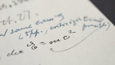 Лист Ейнштейна зі знаменитою формулою продали за 1,2 мільйона доларів