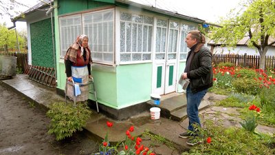 “Це як мої діти”: вінничанка вирощує на подвір’ї понад дві тисячі тюльпанів “Це як мої діти”: вінничанка вирощує на подвір’ї понад дві тисячі тюльпанів
