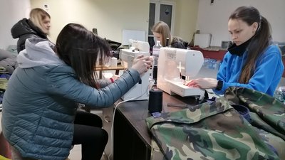 В Івано-Франківську волонтери виготовляють евакуаційні стропи для українських бійців