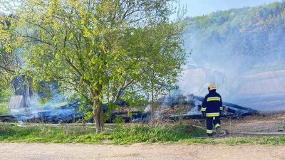 Добровільна пожежна команда ченців Свято-Воскресенського монастиря в Гурбах гасила пожежу