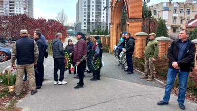 У Сумах поховали військовослужбовця Олега Заїку У Сумах поховали військовослужбовця Олега Заїку